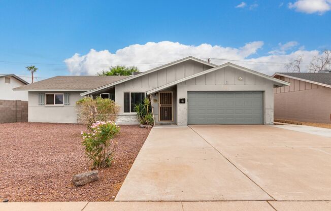 Beautiful 4 bedroom 2 bathroom home in Tempe!
