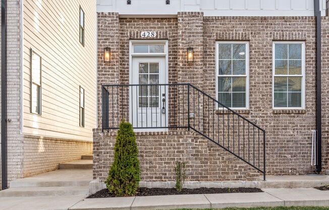 Gorgeous 3 Story 4 Bedroom Pet Friendly Home For Rent!