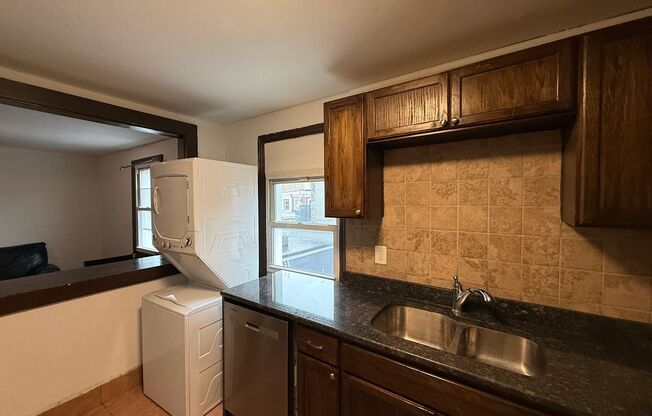 6 beds, 2 baths, 1,600 sqft, $2,000, Unit Unit 3