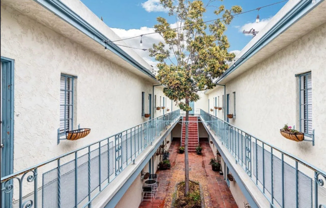 Studio, 1 bath, 425 sqft, $1,495, Unit 09