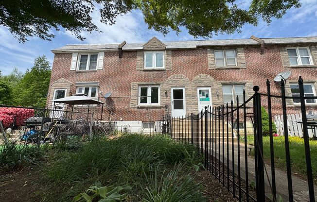 Newly Renovated 3-Bedroom Townhome in Drexel Hill! Available NOW!