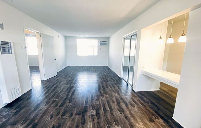 2 beds, 1 bath, $2,145, Unit 091#14