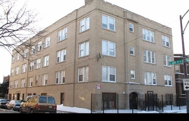 6933 S Indiana