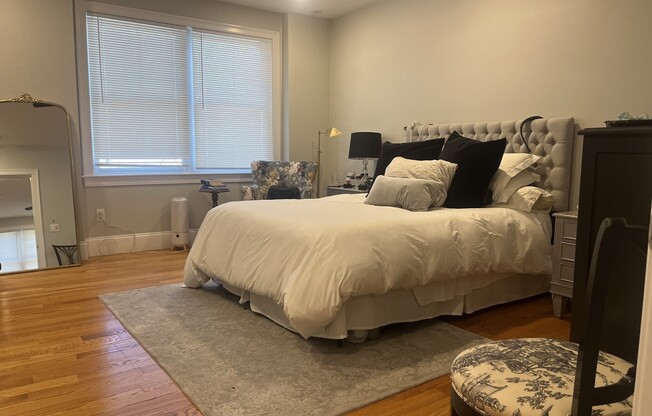 3 beds, 2 baths, 1,490 sqft, $4,000, Unit 11