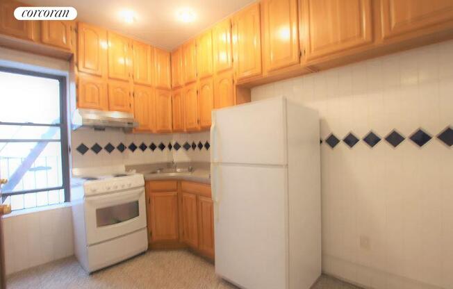 2 beds, 1 bath, $3,295, Unit 21A