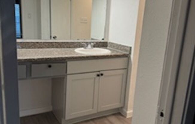 1 bed, 1 bath, 750 sqft, $925, Unit 6713