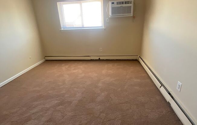 1 bed, 1 bath, 725 sqft, $1,295, Unit H10