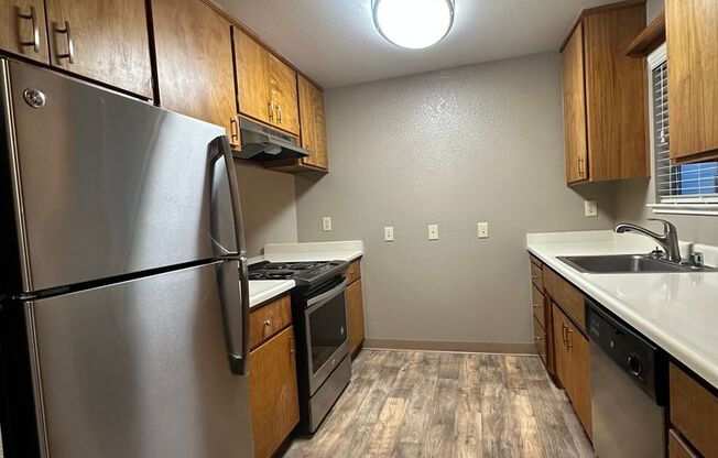 2 beds, 1 bath, $1,675, Unit 10