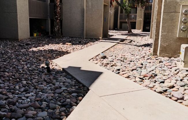 2 beds, 2 baths, 950 sqft, $1,400, Unit 212