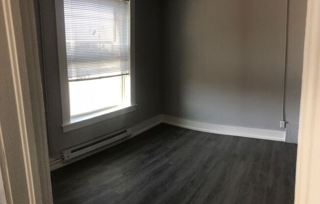 1 bed, 1 bath, 650 sqft, $945, Unit Unit 7