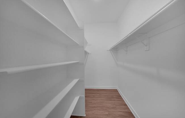 Heritage Plaza Apartment Homes Closet