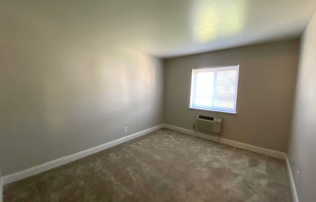 2 beds, 1 bath, 807 sqft, $750, Unit Unit 2-210