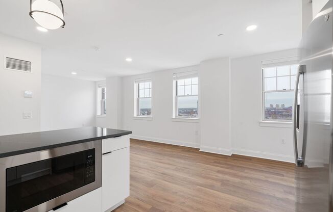 Studio, 1 bath, 576 sqft, $2,495, Unit 404