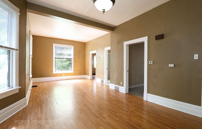MOVE IN SPECIAL $500 OFF FIRST MONTHS RENT! 5 Bedroom, 2 bath home!