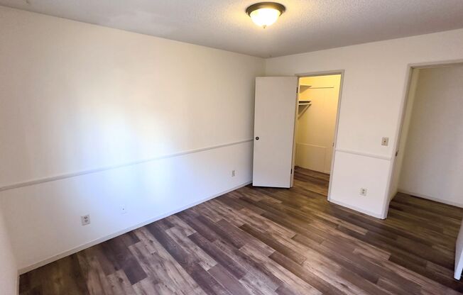2 beds, 1 bath, $1,300, Unit 201
