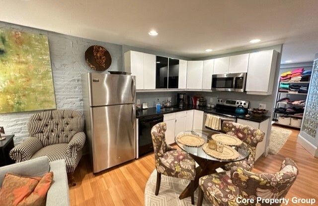 33 E SPRINGFIELD