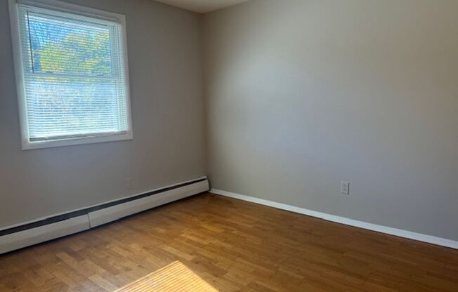 2 beds, 1 bath, $1,175, Unit D-14