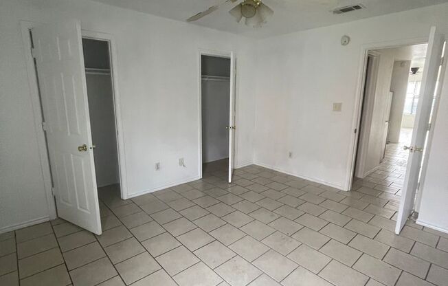 3 beds, 2 baths, $995