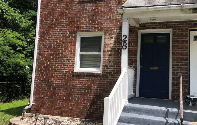 Cozy 2 Bedroom Semi-Attached Home on Quiet Cul-de-Sac! Recently Updated and Freshly Painted! Hardwood Floors!
