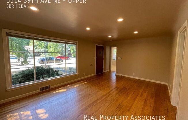 5514 39th Ave NE