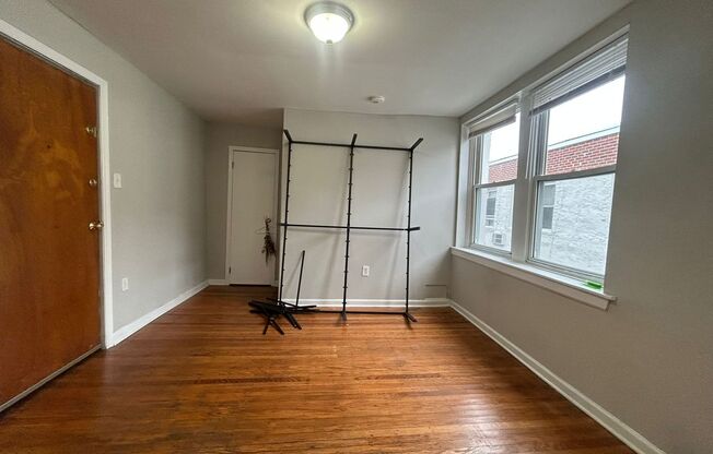 Studio, 1 bath, 280 sqft, $990, Unit B33