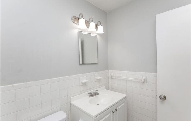 1 bed, 1 bath, 698 sqft, $1,150, Unit D4