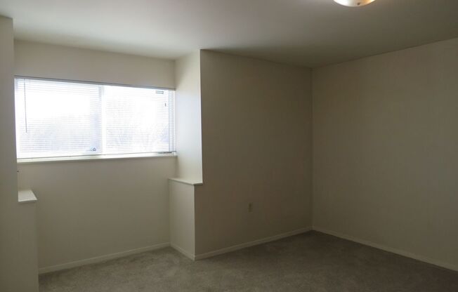 2 beds, 1 bath, 954 sqft, $1,300, Unit #A