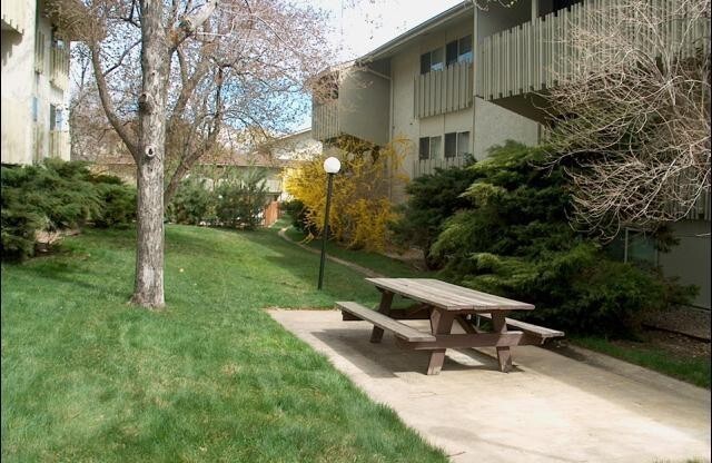 2 beds, 1 bath, $1,650