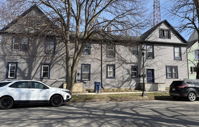 3 DEWITT ST