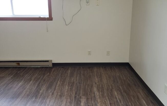 Studio, 1 bath, 375 sqft, $800, Unit 10