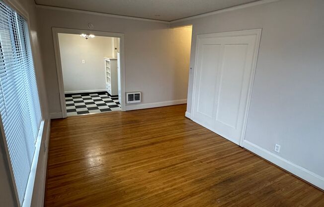 Studio, 1 bath, 330 sqft, $1,095, Unit 306