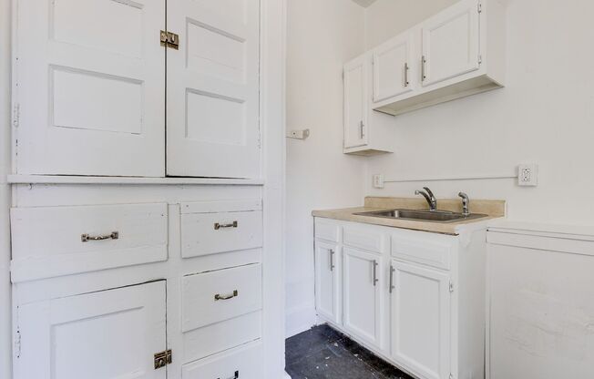 Available NOW- Charming apartments in the heart of Mt. Oliver!