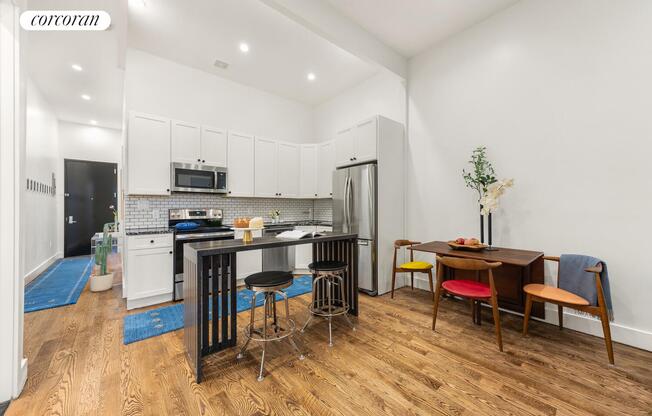 3 beds, 2 baths, 1,800 sqft, $5,999, Unit 1
