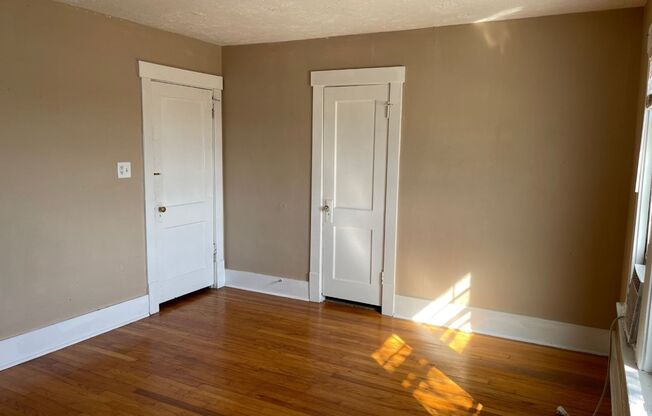 3 beds, 1 bath, $1,200