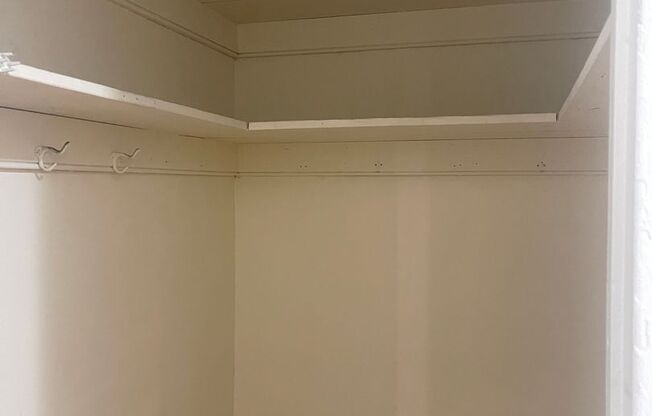 3 beds, 1 bath, 1,400 sqft, $1,550, Unit 4530-C24