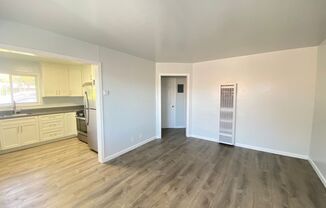 2 beds, 1 bath, 700 sqft, $2,728, Unit 04