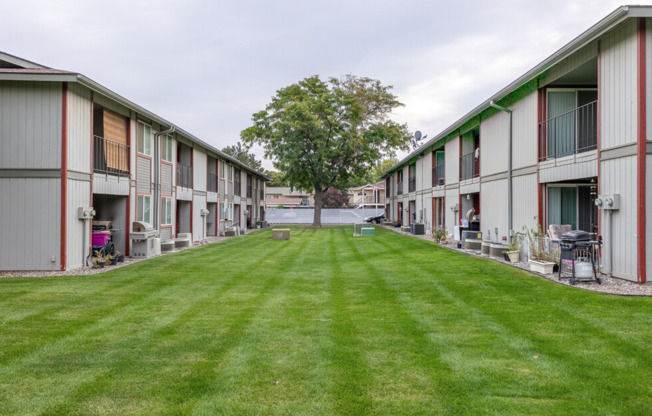 2 beds, 1 bath, 858 sqft, $1,299, Unit G205