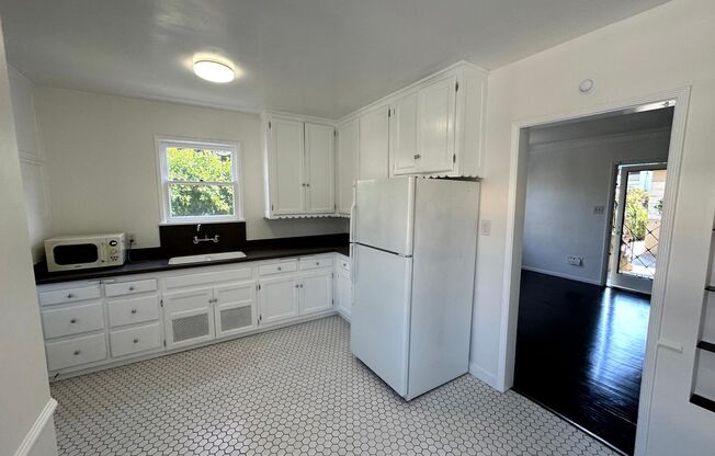 1 bed, 1 bath, 850 sqft, $2,295, Unit 626 N Spaulding Ave