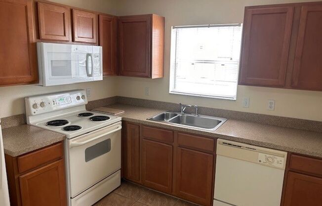 CUTE! 1 BEDROOM / 1 BATH / 2 CAR GARAGE - EAST ORLANDO [AVALON] ALL UTILITIES INCLUDED!