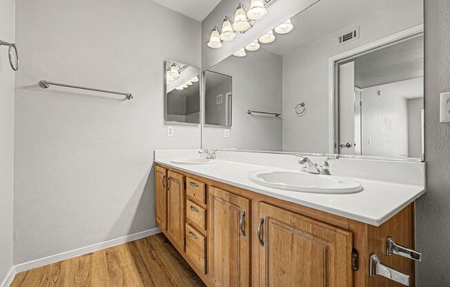 2 beds, 2 baths, $1,145, Unit # 2135