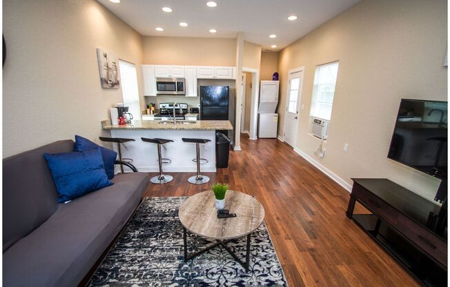 Renovated 1BR/1BA Downtown Home