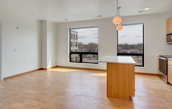 2 beds, 1 bath, 751 sqft, $1,310, Unit A301