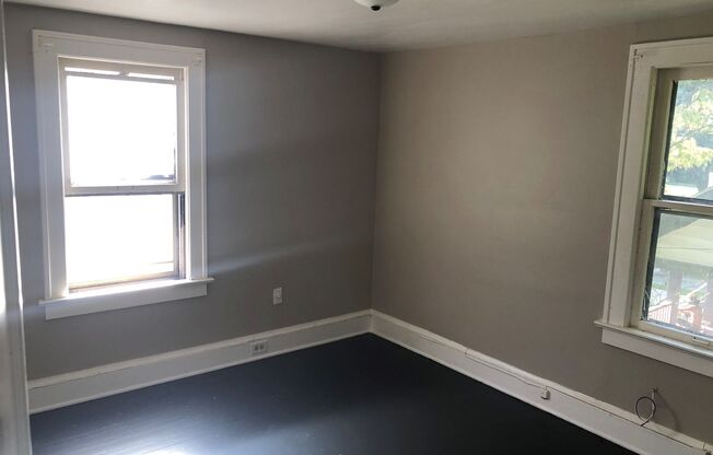 4 beds, 1 bath, $1,250