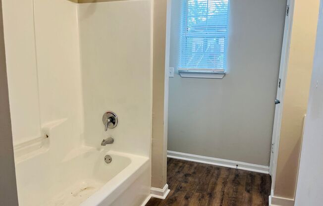 2 beds, 1 bath, $1,050