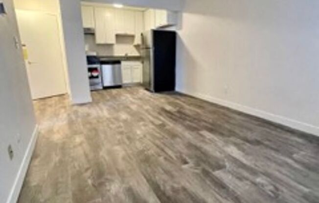1 bed, 1 bath, $1,095, Unit 205