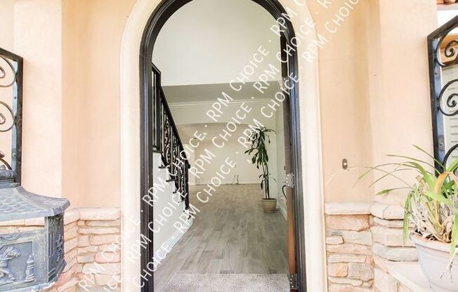 5004 Onyx St