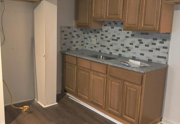 905 N 42 ST
