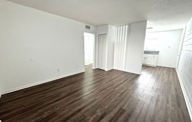 2BR / 1 BA Riverside Downstairs Apartment w/ Off-street Parking