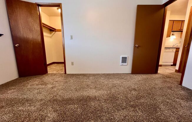 1 bed, 1 bath, 600 sqft, $925, Unit T