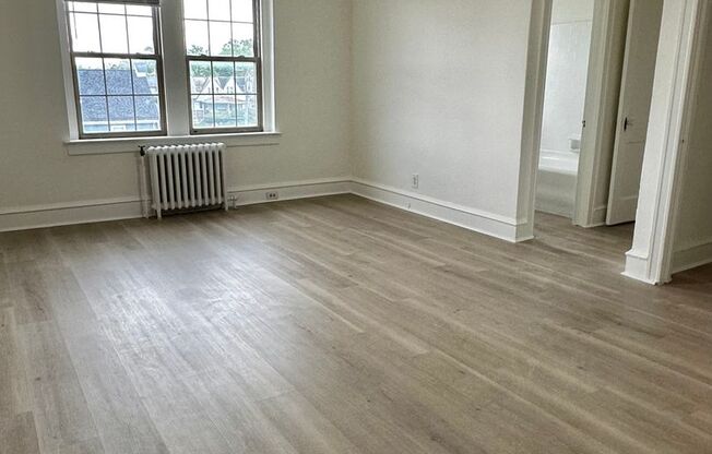 1 bed, 1 bath, $1,100, Unit 314